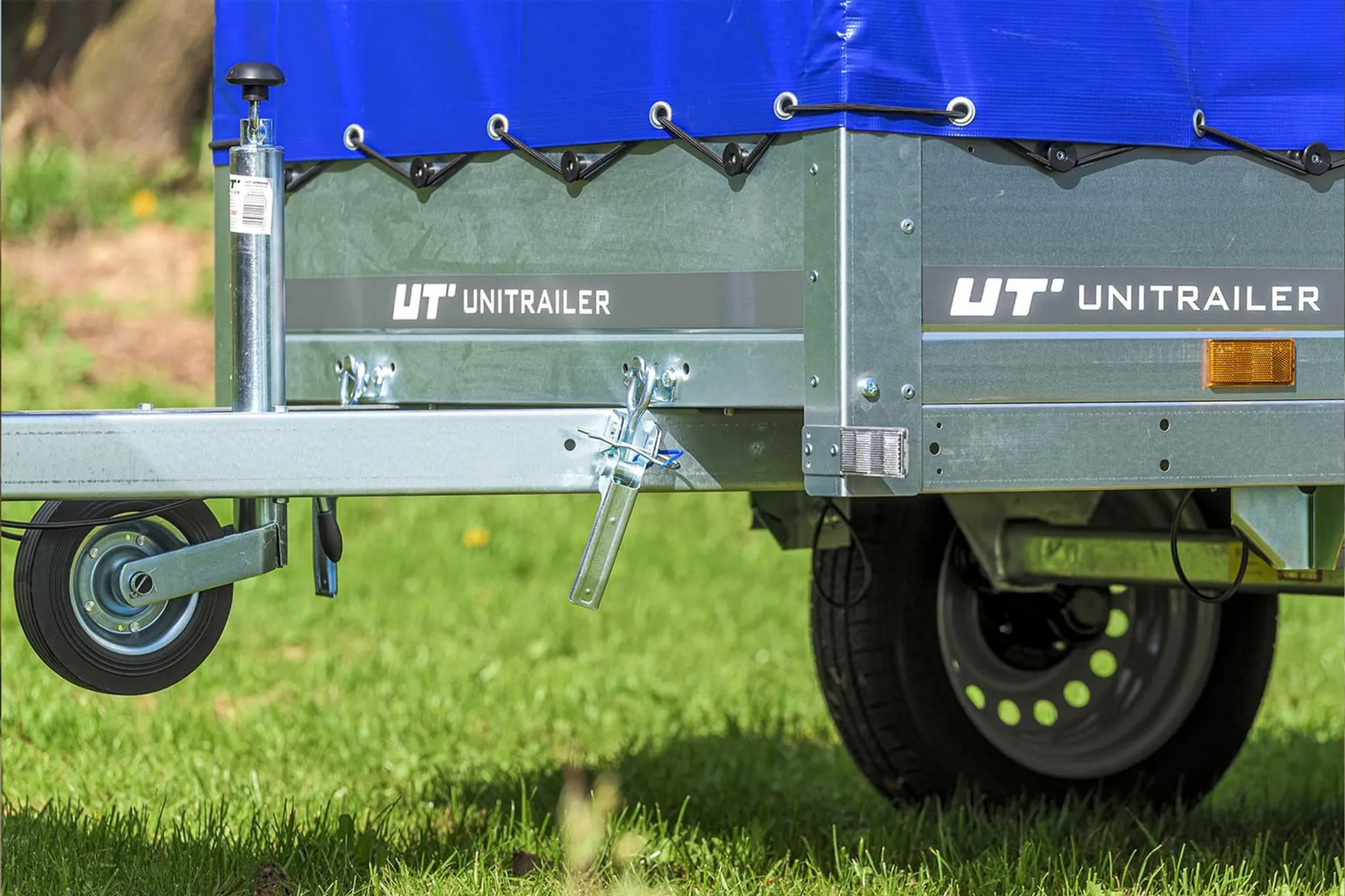 Anhänger Garden Trailer 200 KIPP 200x106 cm 750 kg - Mit Hochspriegel, blauer Hochplane und Stützrad